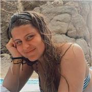 Tengo muchas experiencia trabajando con niños des de hace más de 5 años, canguros, clases de repaso, entrenadora de futbol, casales de verano...
Estudio Magisterio y tengo facilidad en enseñar y hacer que los niños aprendan.
Mi especialidad son las extrae
